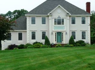 13 Premier Dr, Londonderry, NH 03053