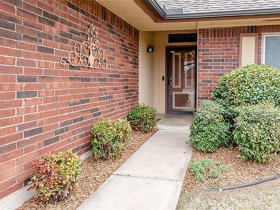 2nd image of 4008 Driftwood Cir