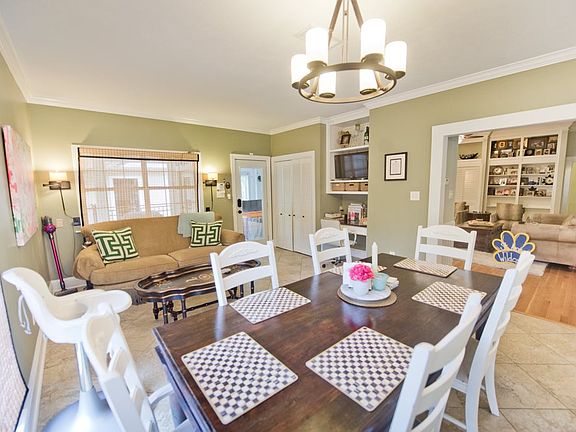 5th image of 209 W Caldwood Dr