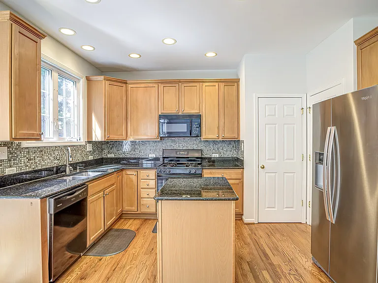 2103 Templeton Gap Dr — Photo 17