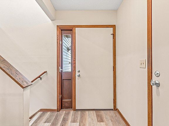 5th image of 100 Shadywood Ln