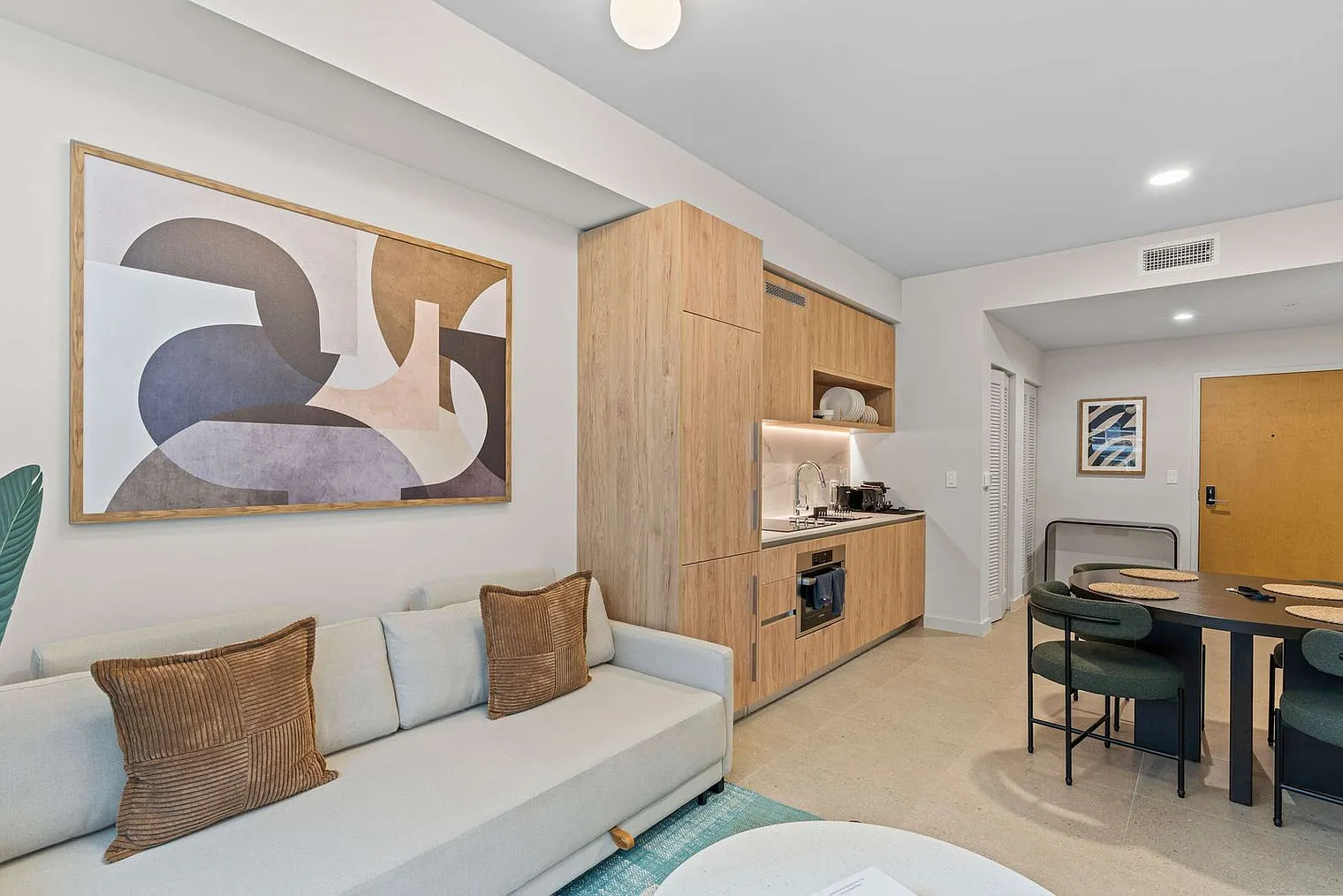 1 bed, 1.0 bath, 592 sqft, $4,341 — Photo 1