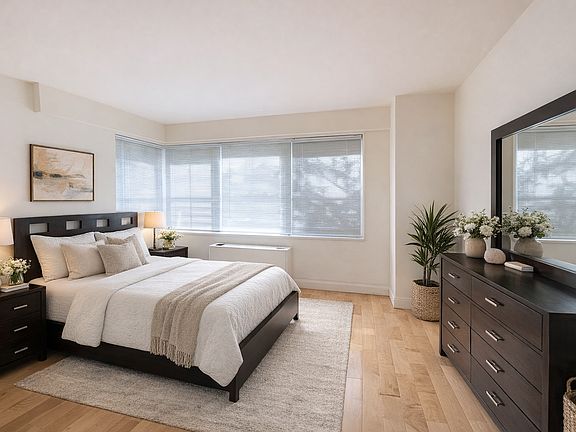 3rd image of 211 E 53rd St APT 2F