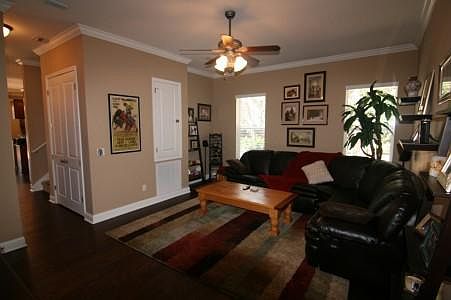 4th image of 38 Bay Dr