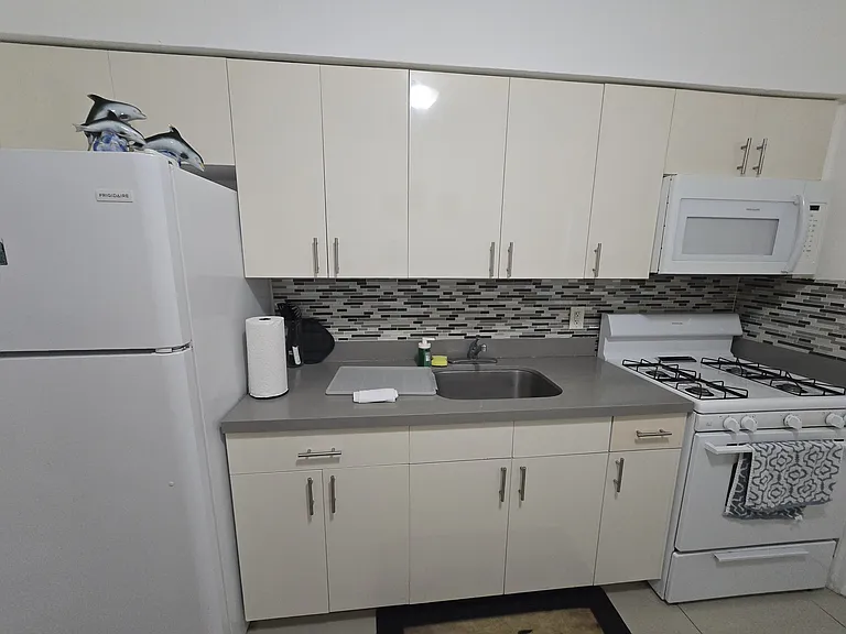 2305 Monroe St #1 — Photo 17