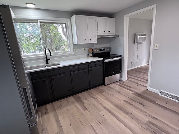 2nd image of 3 6th St NE #5