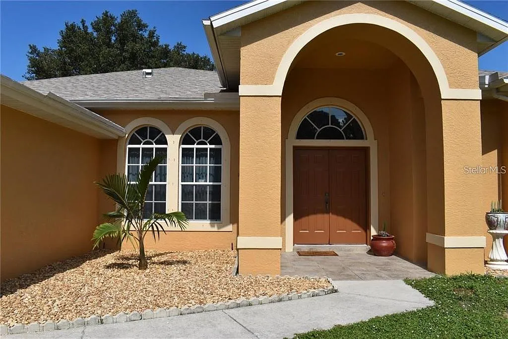 3 bed, 2.0 bath, 1999 sqft, $3,000 — Photo 1