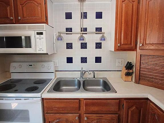 5th image of 1305 E Clinton Ave