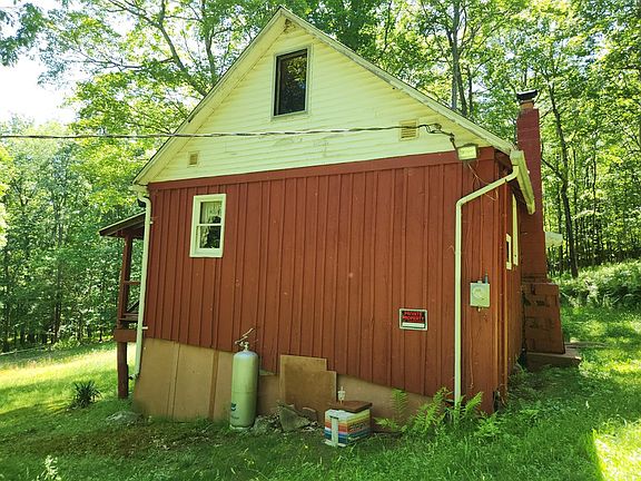 4th image of 416 Hogback Hill Ln