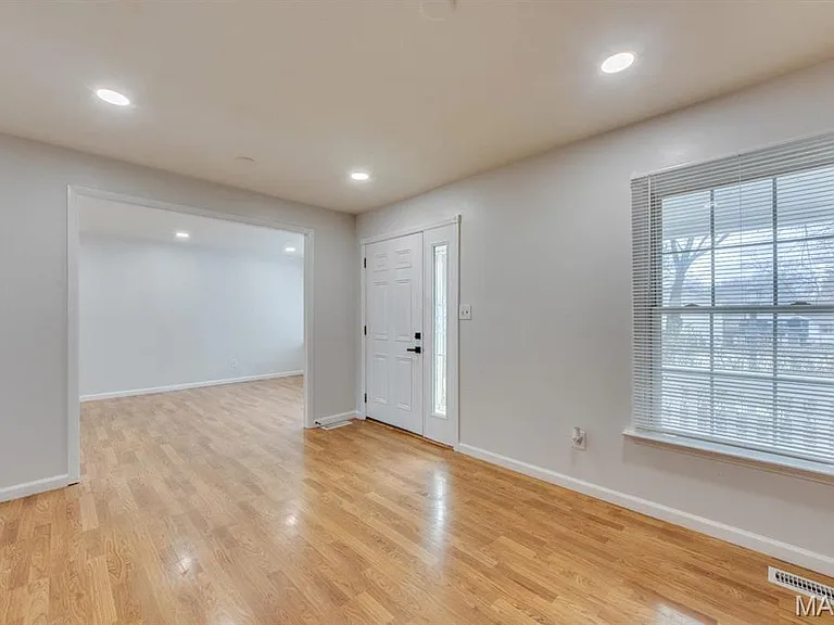 359 Palermo Dr — Photo 4
