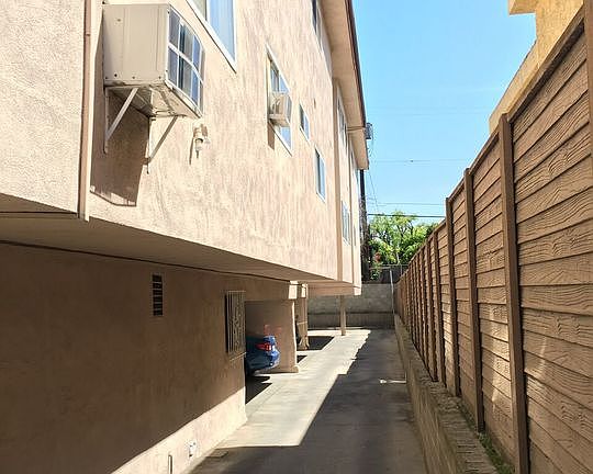5th image of 6938 Coldwater Canyon Ave