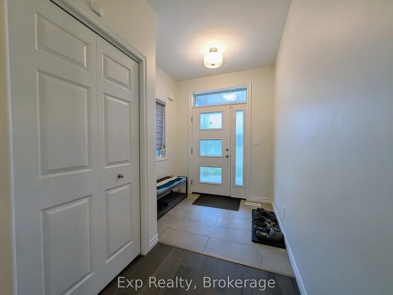 96 Athabaska Dr — Photo 3