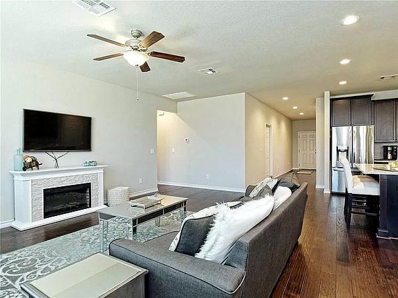 4th image of 136 Flexus Ln