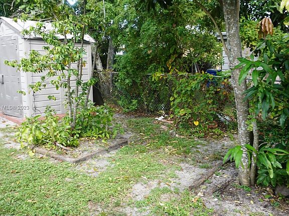 3rd image of 4130 NW 39th Ave