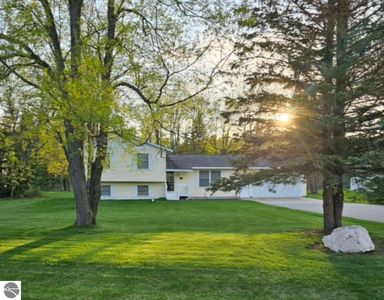 3730 Driftwood Dr, Cadillac, MI, 49601