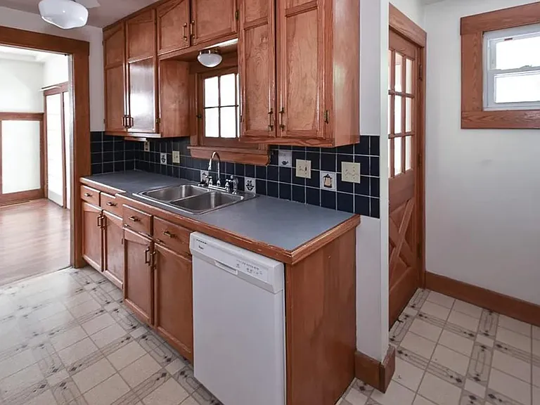 2226 Bellfield Ave — Photo 7