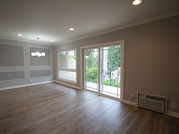 4th image of 2261 N Beachwood Dr APT 7