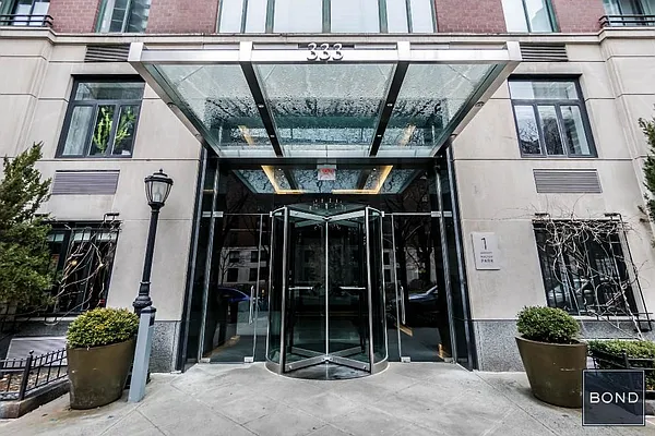 Rented by Bond New York | media 18