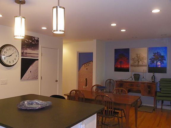 3rd image of 32 Waugh Ave