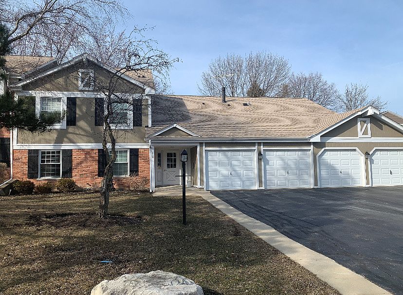 1st image of 12 Waterbury Ln #1R