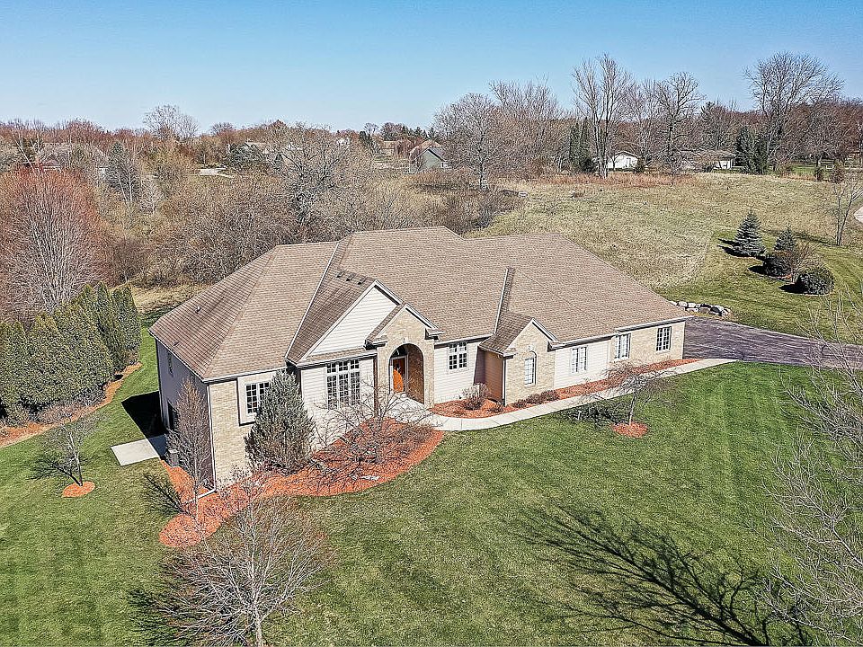 1st image of N42W33358 Glen View Ct