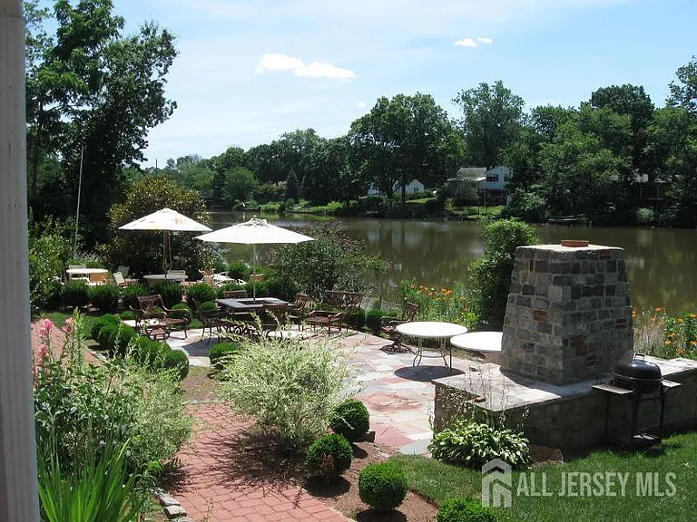 45 Lakeside Dr N #2 — Photo 4