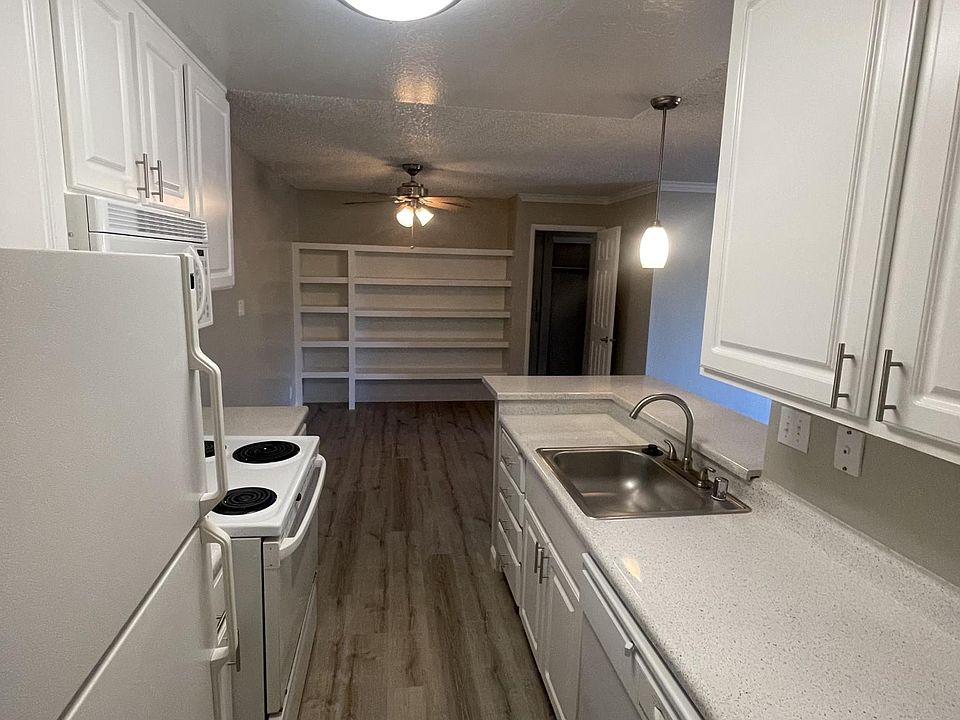 Kitchen and dining room area