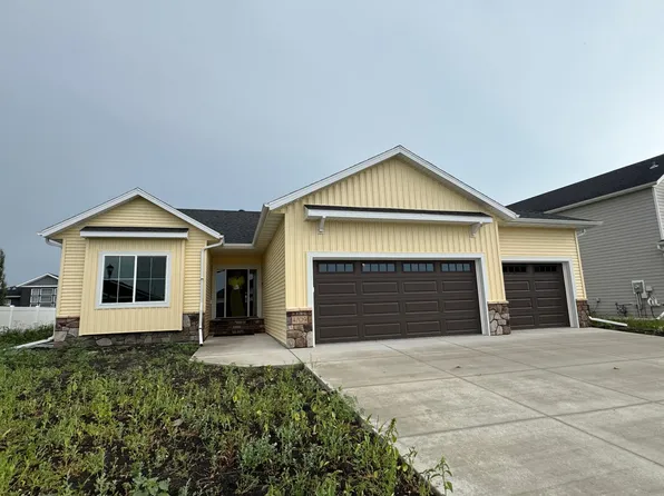 4709 11th St W, West Fargo, ND 58078