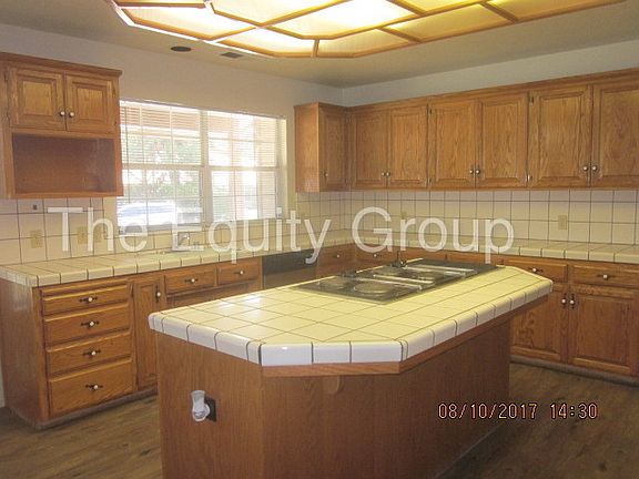 5th image of 3130 E Grove Ave