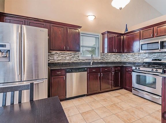2nd image of 1805 Westbrook Ct
