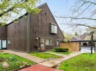 204 Lochcarren Ct, Kalamazoo, MI