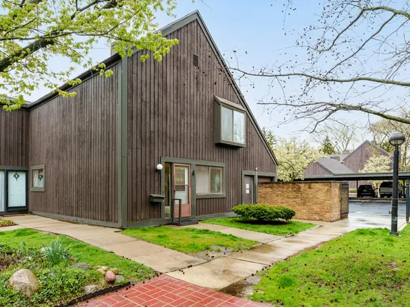 204 Lochcarren Ct, Kalamazoo, MI 49006