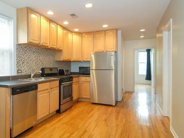 1433 W Oakdale Ave #Coach, Chicago, IL 60657
