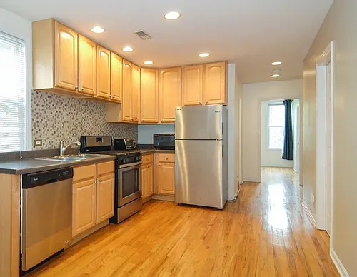 1433 W Oakdale Ave Photo 1