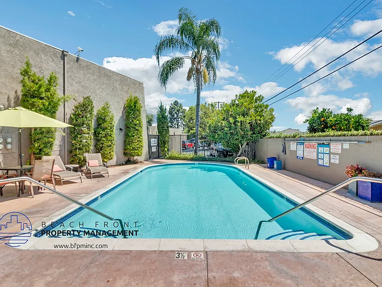 250 E Acacia St — Photo 30