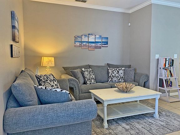 3rd image of 125 E Esperanza St #5