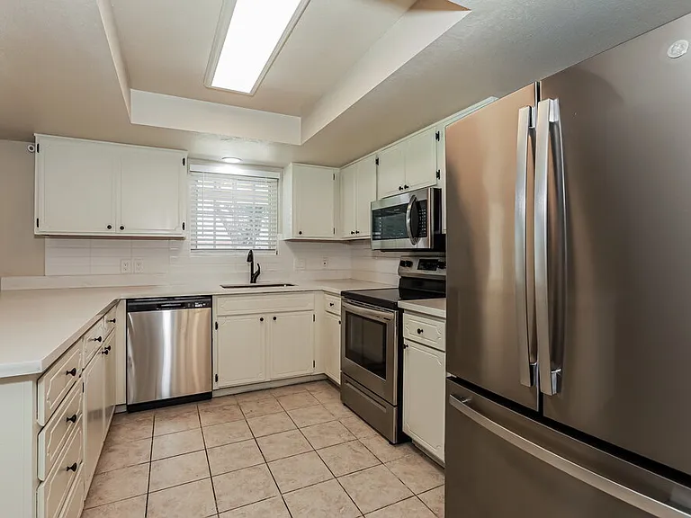 2915 E Dolphin Ave — Photo 6