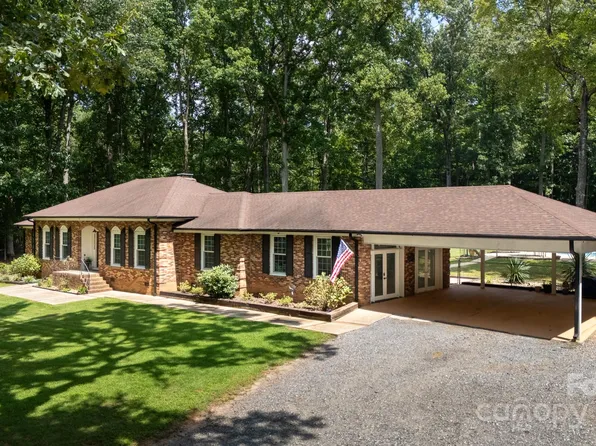 4520 Belhaven Forest Dr, Gastonia, NC 28056