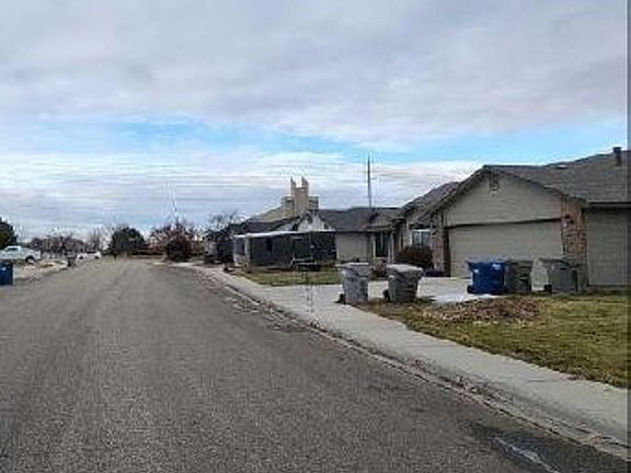Exterior Neighborhood (street photo)