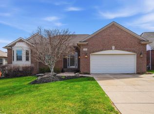 55076 Woods Ln, Shelby Township, MI 48316
