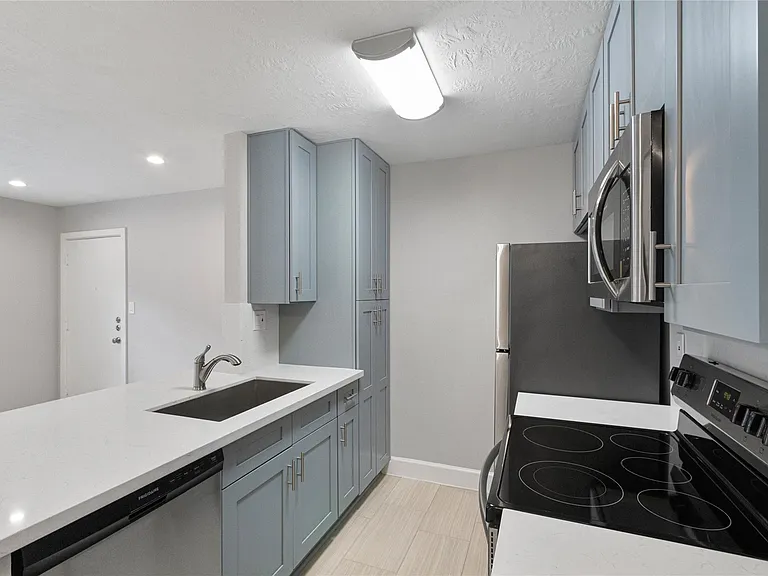 2201 Fountain View Dr #47 — Photo 3