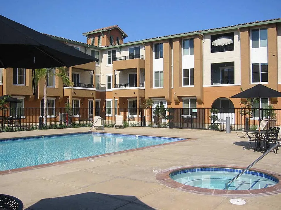 Summer Breeze Apts