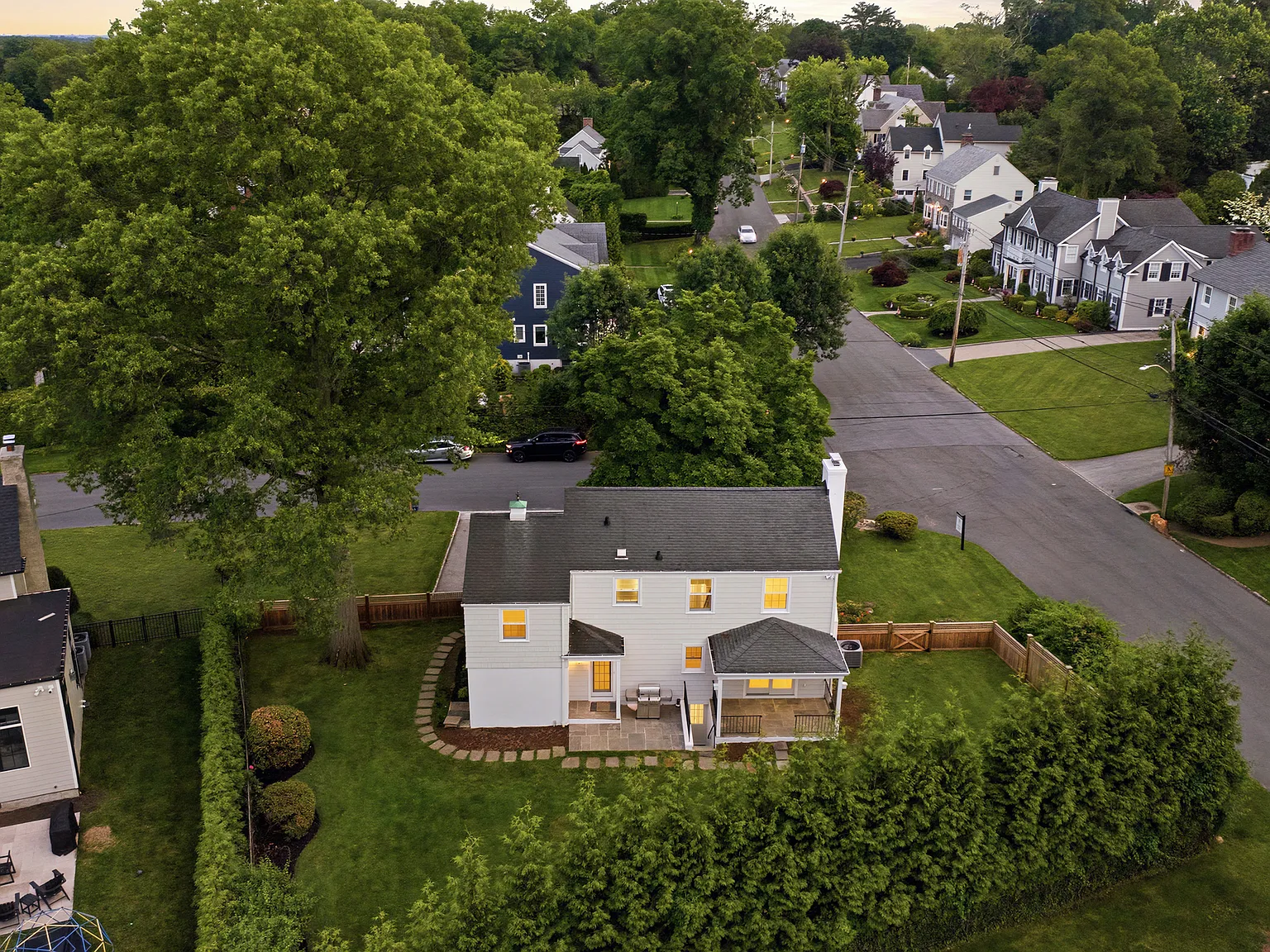 3 bed, 1900 sqft, $8,000 — Photo 4