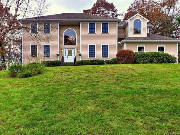 1 Abbey Lane, Newtown, CT 06470