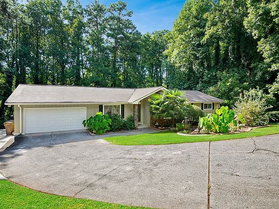 2nd image of 301 Kings Ct NE