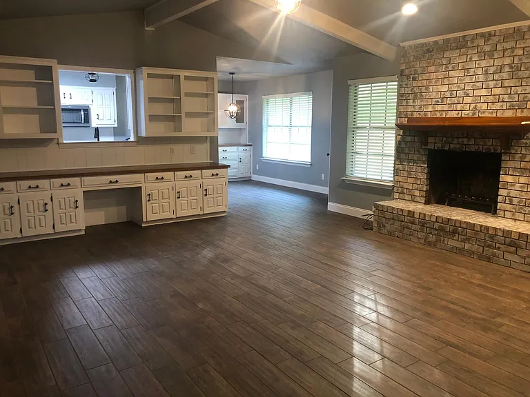121 Walnut Ct — Photo 2