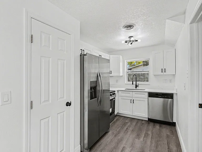 5240 Sutton Ave — Photo 9