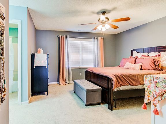 4th image of 129 Cool Meadows Dr