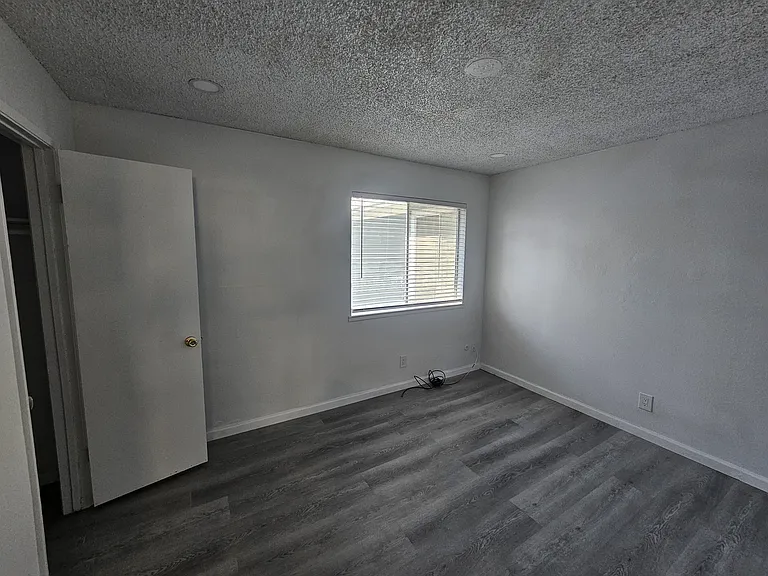 1814 V St #7 — Photo 11