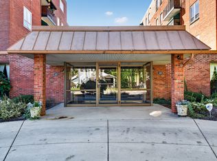 450 W Downer Pl APT 3D, Aurora, IL 60506